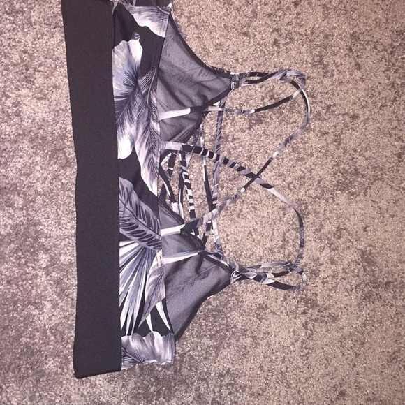 Pink sports bra - Picture 2 of 3